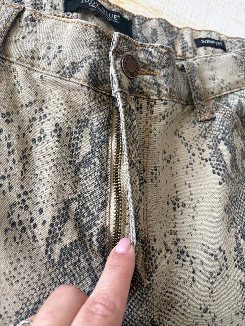 Judy Blue size 16W Skinny Fit Snakeskin Print Jeans Stretch High Waisted Python - Picture 8 of 14